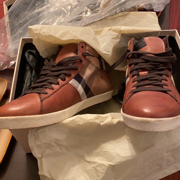 Too small basically new - Picture 3 of 4